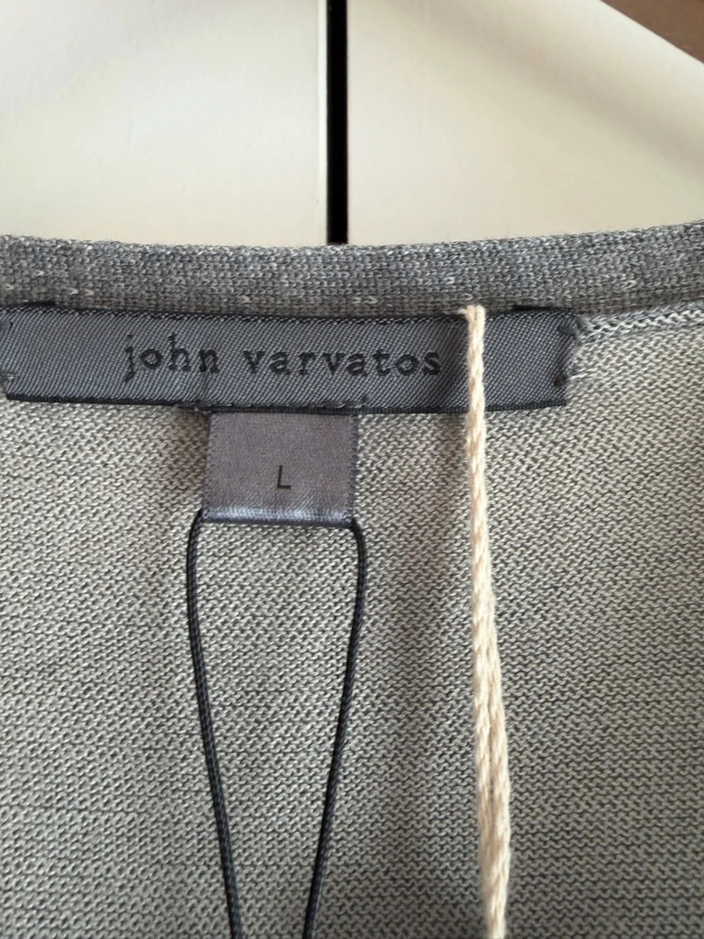 John Varvatos NWT Men's V-Neck Sweater Gray Silk Cotton Blend Lightweight Size L